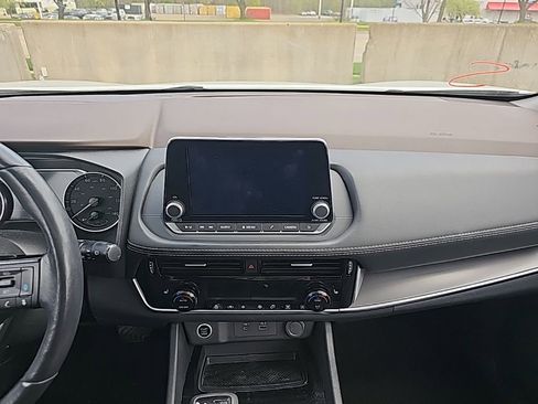 Used 2023 Nissan Rogue SV w/ SV Premium Package image 5