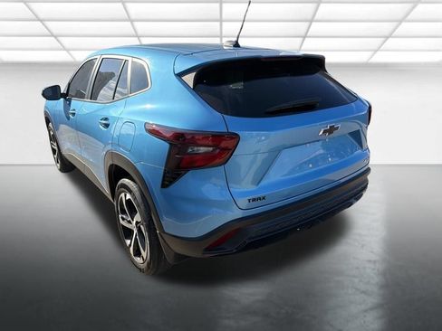 Used 2025 Chevrolet Trax RS FWD image 4