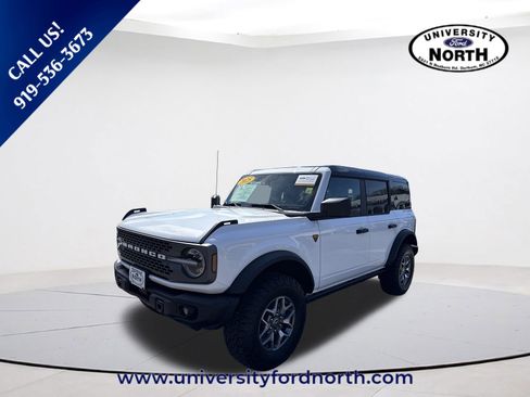 Used 2025 Ford Bronco Badlands image 3