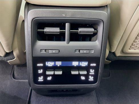 Used 2025 Porsche Macan 4 Electric image 26