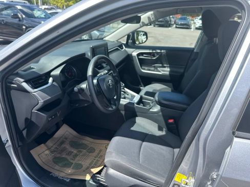 Used 2021 Toyota RAV4 LE AWD/4WD image 10