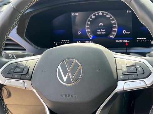 Used 2022 Volkswagen Taos SE w/ Panoramic Sunroof Package image 28