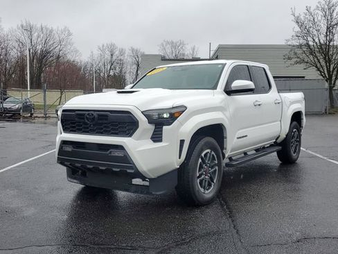 Used 2025 Toyota Tacoma TRD Sport image 2