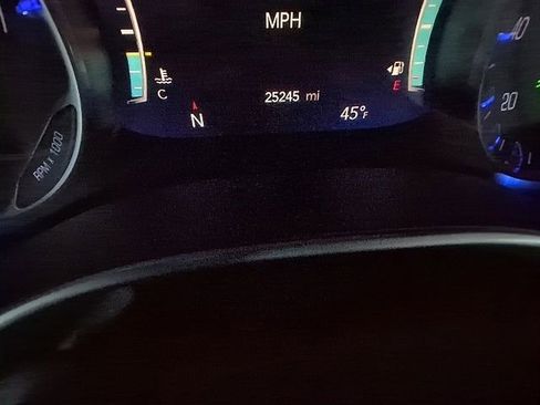 Used 2025 Chrysler Pacifica Select image 27