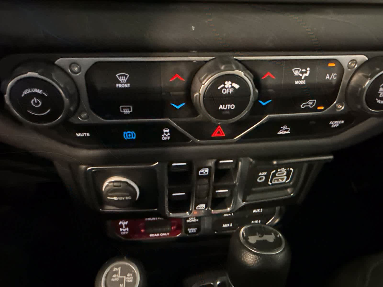 Used 2024 Jeep Wrangler Unlimited Rubicon 4xe AWD/4WD image 27