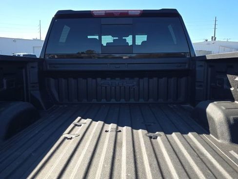 Used 2022 GMC Sierra 2500 AT4 w/ AT4 Preferred Package image 11
