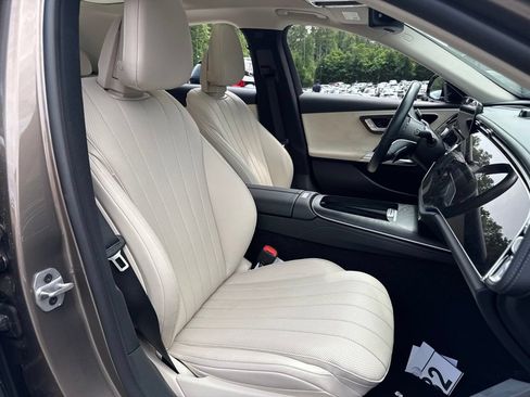 Used 2025 Mercedes-Benz E 450 4MATIC Sedan w/ Driver Assistance Package image 8