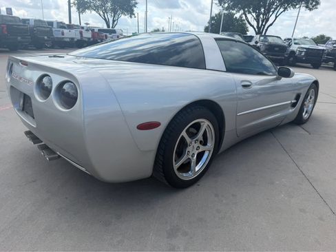 Used 2004 Chevrolet Corvette Coupe w/ Roof Package RWD image 3