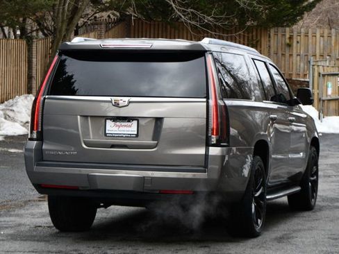 Used 2017 Cadillac Escalade ESV Luxury image 12