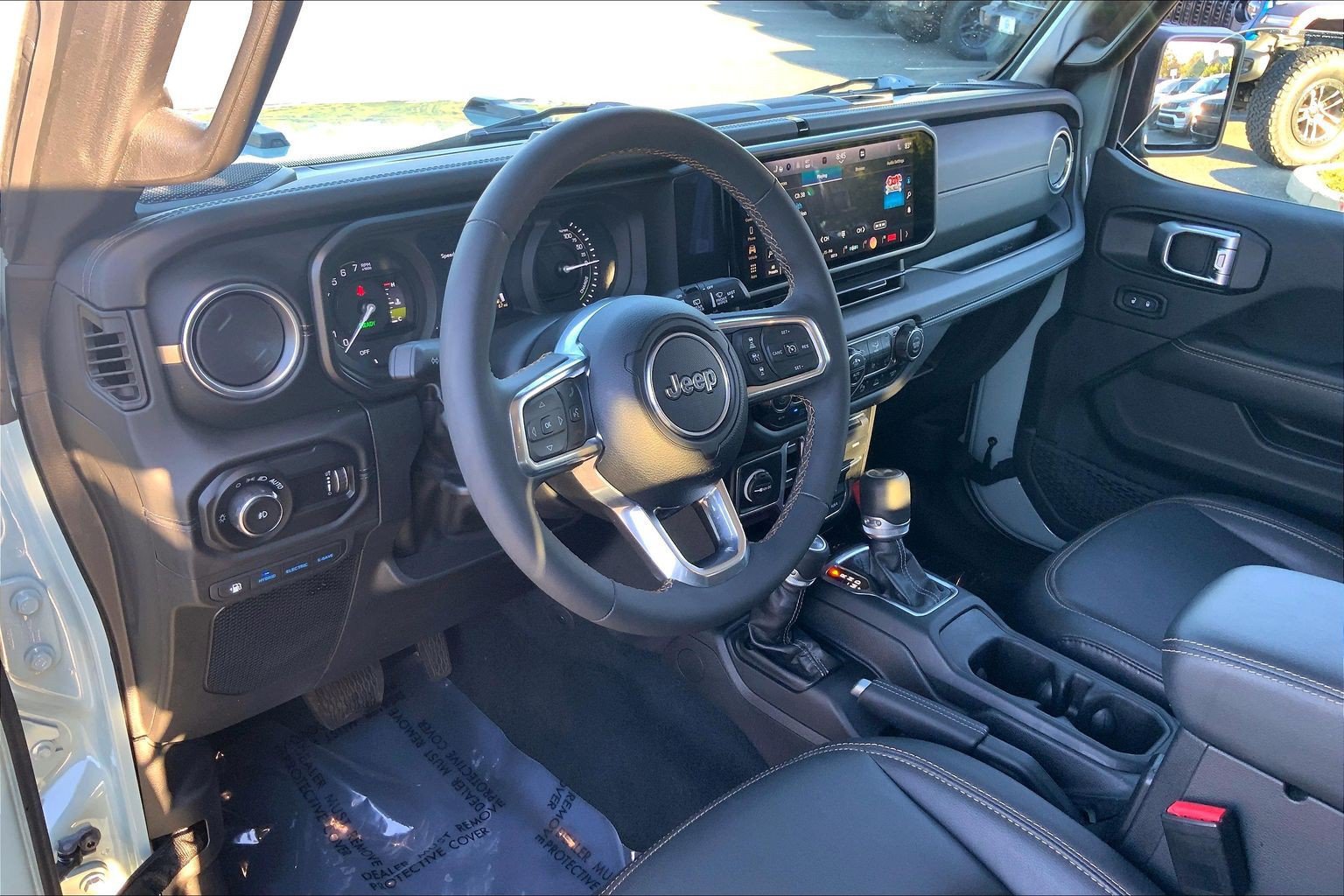 Certified 2024 Jeep Wrangler Unlimited Sahara w/ Safety Group AWD/4WD image 17