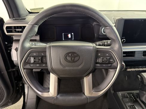 Used 2025 Toyota 4Runner SR5 AWD/4WD image 11