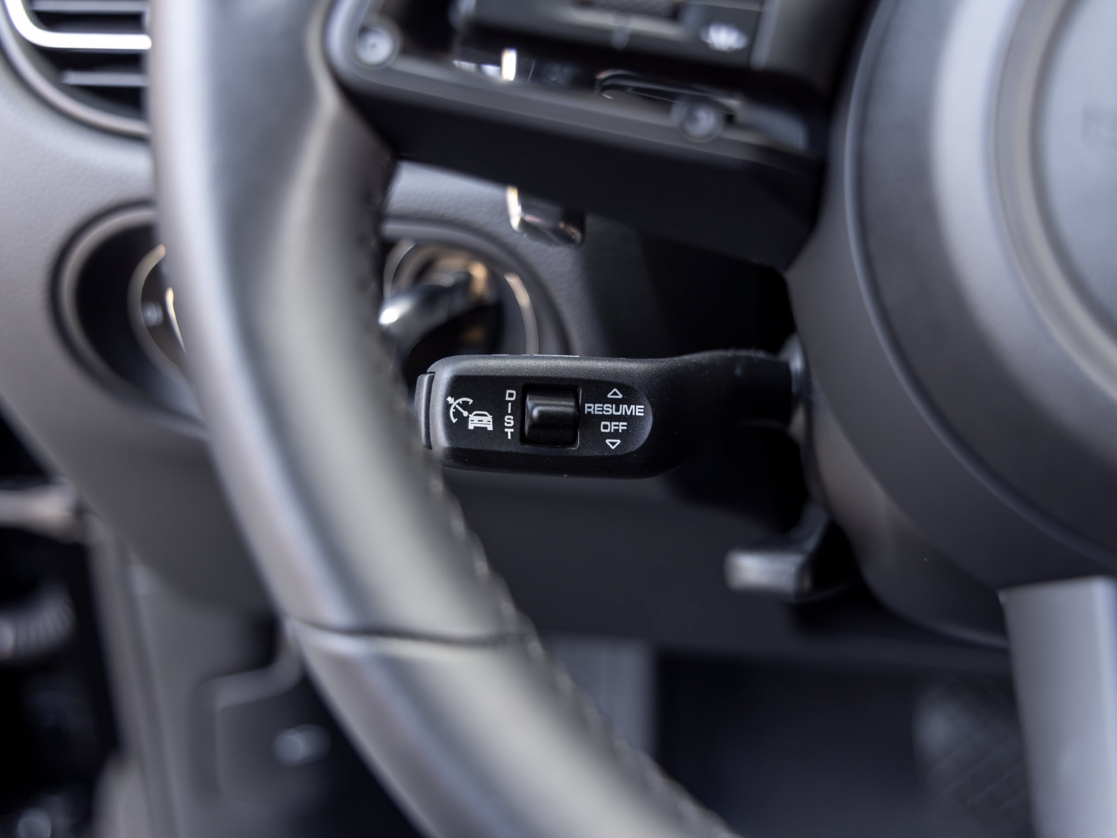 Certified 2025 Porsche Macan Turbo AWD/4WD image 38