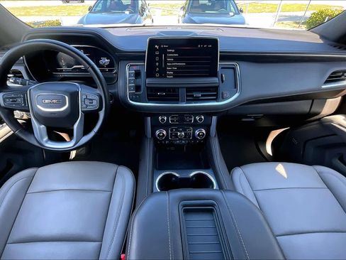 Used 2024 GMC Yukon SLT w/ SLT Luxury Package AWD/4WD image 16