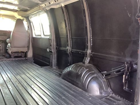 Used 2016 Chevrolet Express 3500 Extended image 9