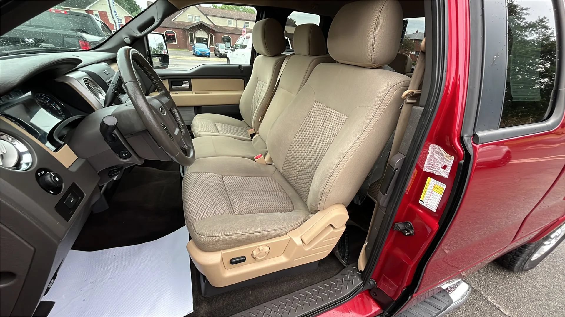Used 2014 Ford F150 XLT w/ Equipment Group 301A Mid AWD/4WD image 4