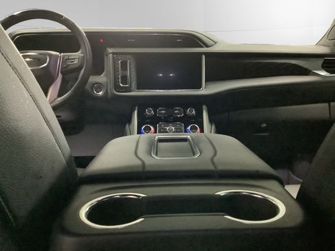 Used 2024 GMC Yukon XL Denali w/ Advanced Technology Package image 10