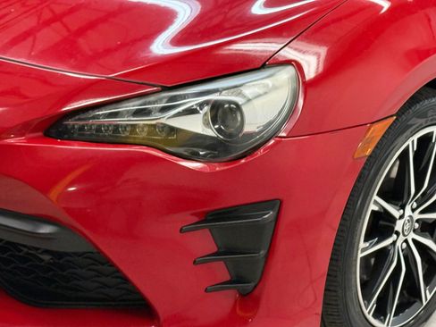Used 2018 Toyota 86 image 6
