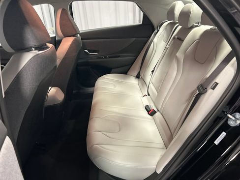Used 2025 Hyundai Elantra Limited FWD image 22