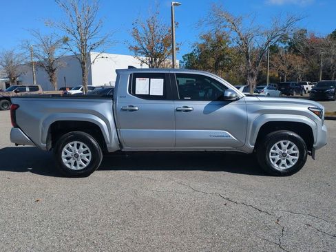 Used 2025 Toyota Tacoma SR5 image 4