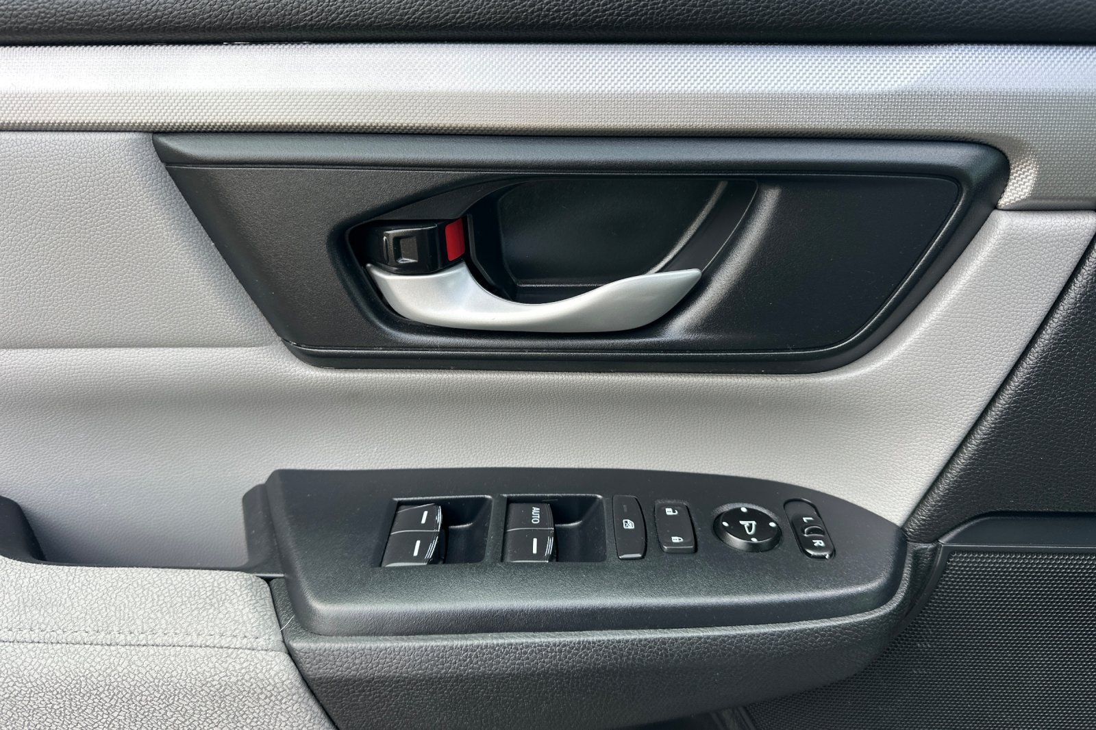 Used 2018 Honda CR-V LX image 10