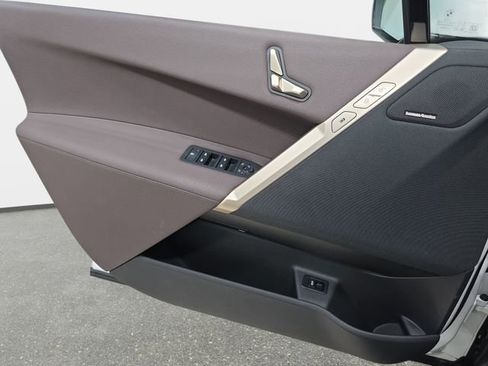 Used 2023 BMW iX xDrive50 w/ Convenience Package image 24