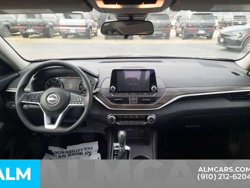 Used 2025 Nissan Altima 2.5 SV image 19