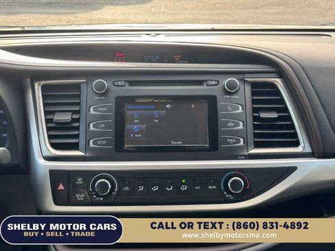 Used 2019 Toyota Highlander LE image 12