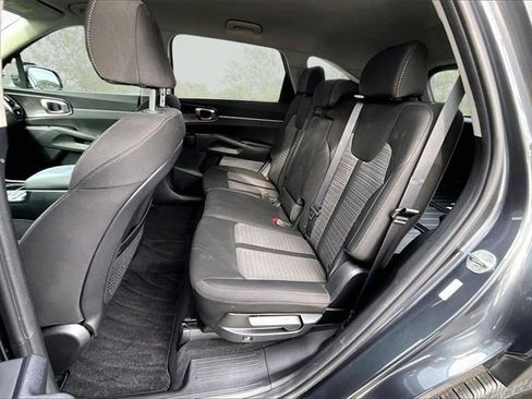 Used 2023 Kia Sorento LX image 24