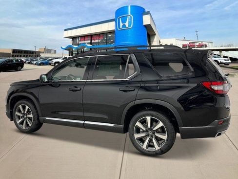 New 2025 Honda Pilot Touring image 2