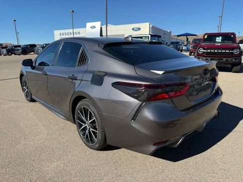 Used 2022 Toyota Camry SE w/ Carpet Mat Package (TMS) FWD image 9