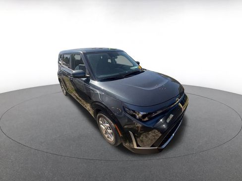 Used 2025 Kia Soul LX w/ LX Technology Package image 2