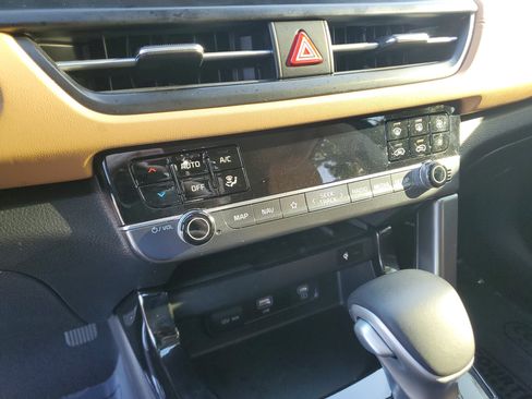 Certified 2025 Kia Seltos EX w/ EX Sunroof Package image 23