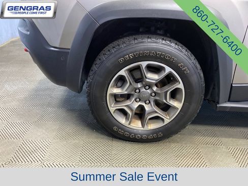 Used 2020 Jeep Cherokee Trailhawk AWD/4WD image 46
