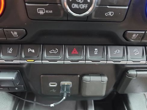 Used 2020 Chevrolet Silverado 2500 High Country w/ Z71 Off-Road Package AWD/4WD image 34
