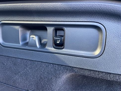 Used 2023 Mercedes-Benz GLC 300 4MATIC image 25