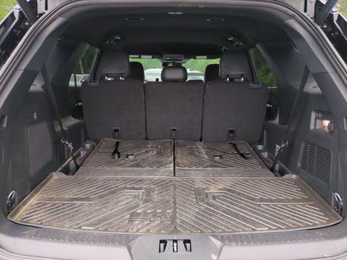 Used 2026 Ford Explorer ST-Line w/ Premium Package RWD image 32