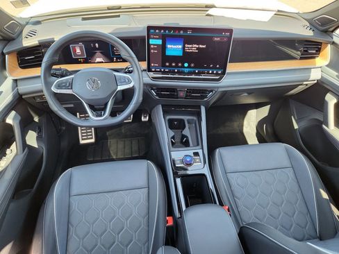 Used 2025 Volkswagen Tiguan SEL R-Line AWD/4WD image 24