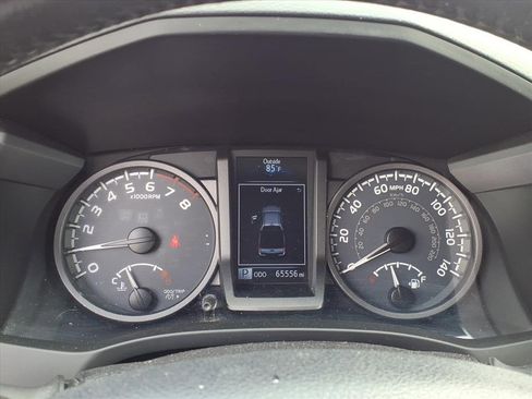 Used 2016 Toyota Tacoma TRD Sport image 22