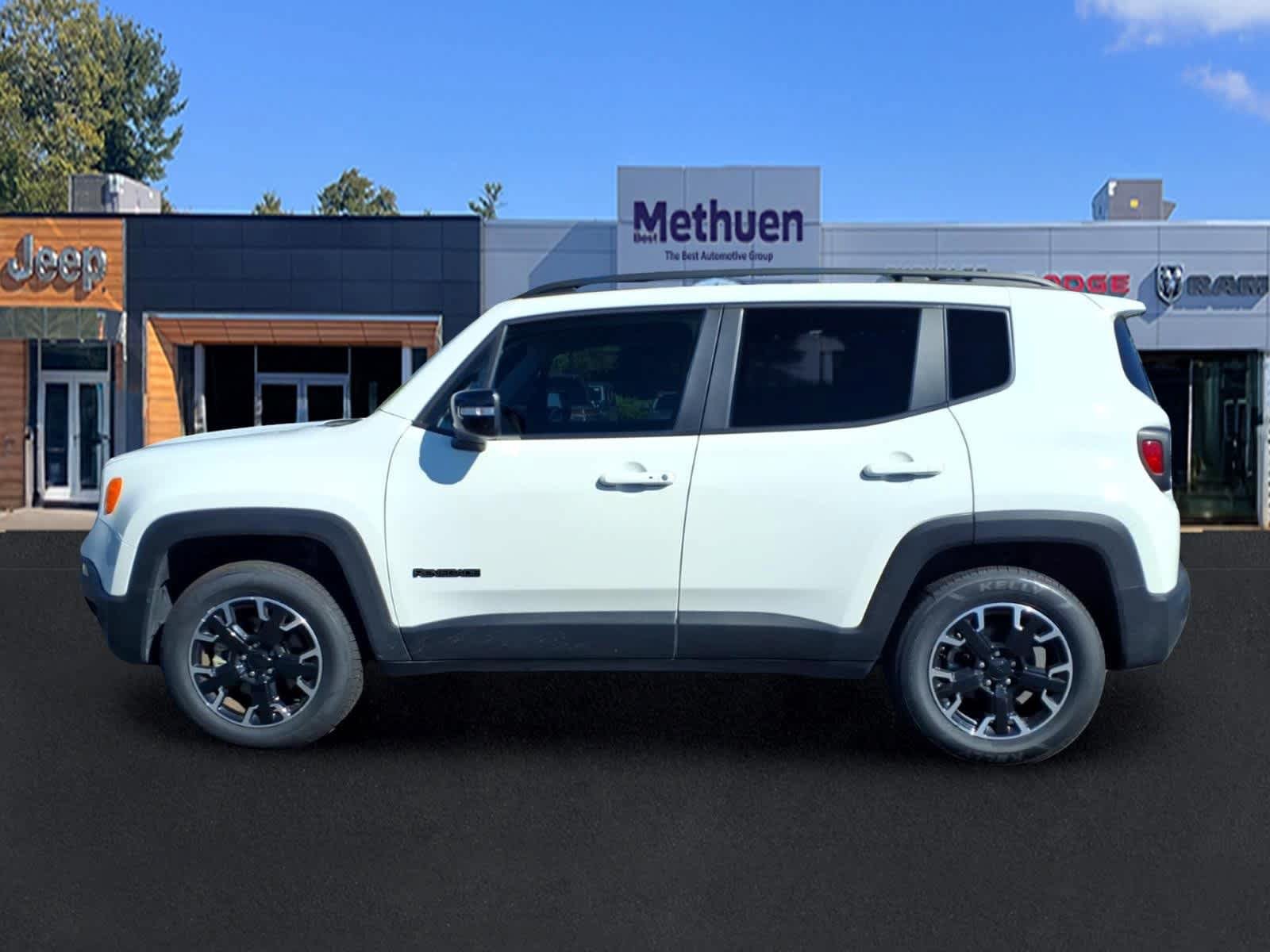 Used 2023 Jeep Renegade Latitude AWD/4WD image 6