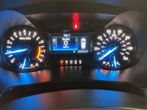 Used 2019 Ford Explorer XLT image 23