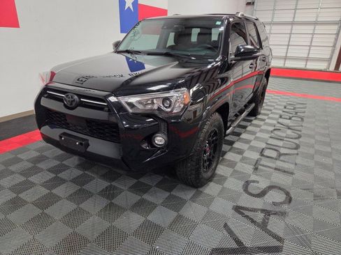 Used 2022 Toyota 4Runner SR5 Premium image 3