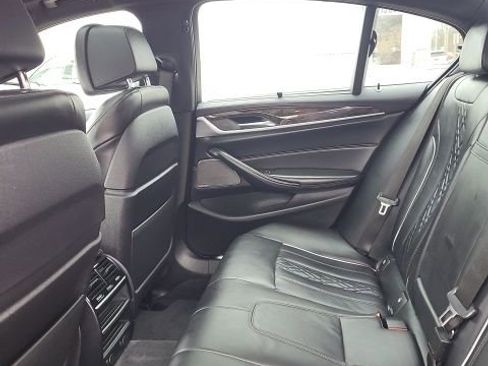 Used 2019 BMW M550i xDrive w/ Dynamic Handling Package image 18