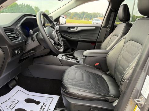 Used 2024 Ford Escape Platinum w/ Premium Technology Package AWD/4WD image 16