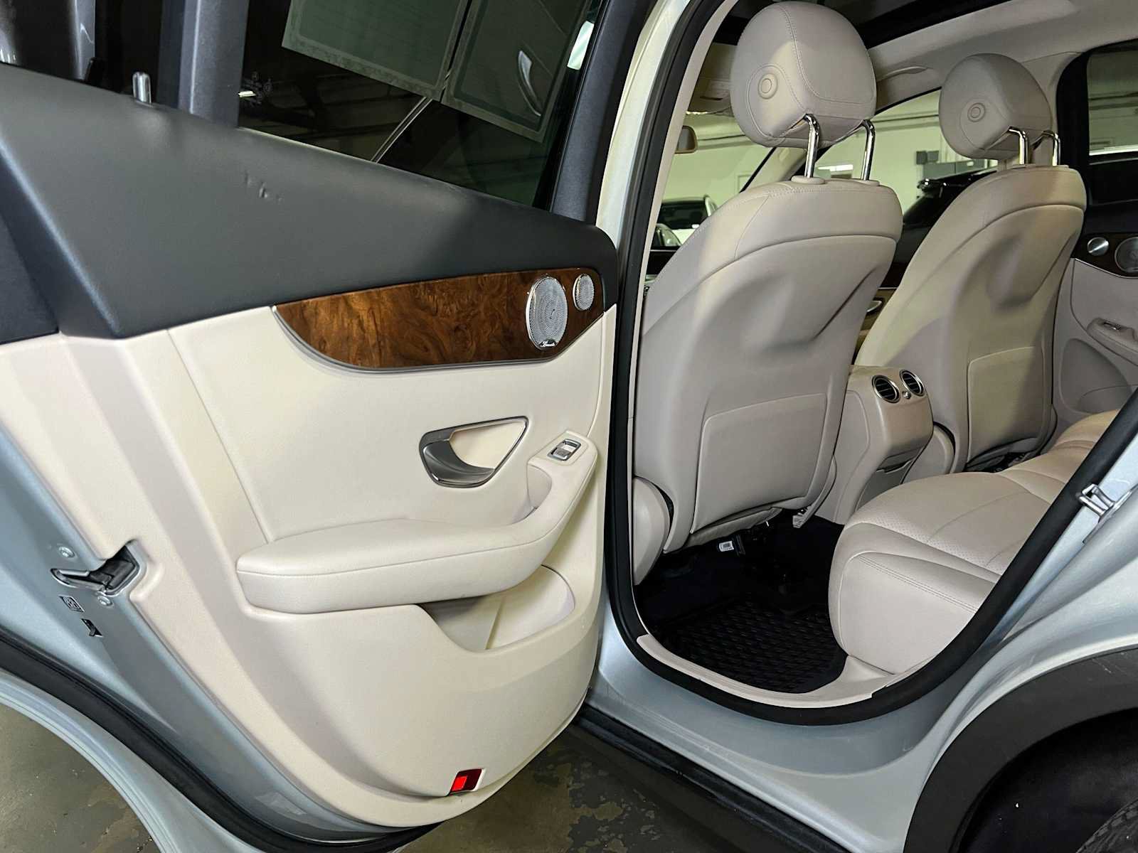Certified 2018 Mercedes-Benz GLC 300 4MATIC image 18