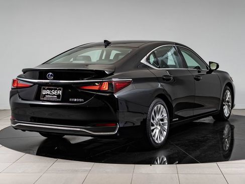 Certified 2020 Lexus ES 300h Ultra Luxury w/ Accessory Package FWD image 10