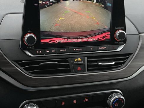 Used 2024 Nissan Altima 2.5 SV image 18