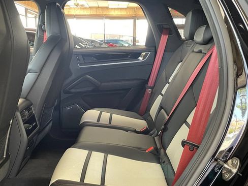 Used 2024 Porsche Cayenne Turbo AWD/4WD image 22