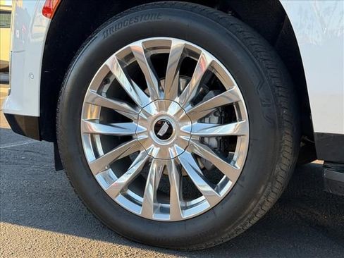 Used 2021 Cadillac Escalade Premium Luxury image 28