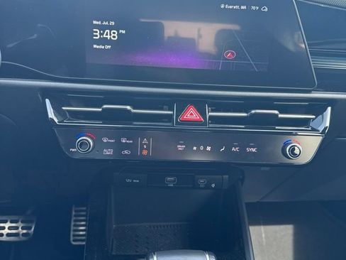 Certified 2023 Kia Niro EX Touring FWD image 9