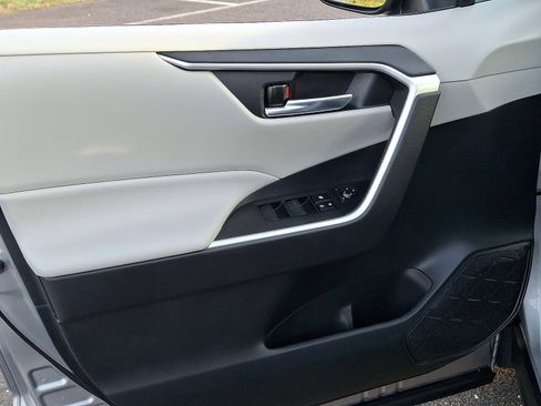 Certified 2021 Toyota RAV4 XLE image 11